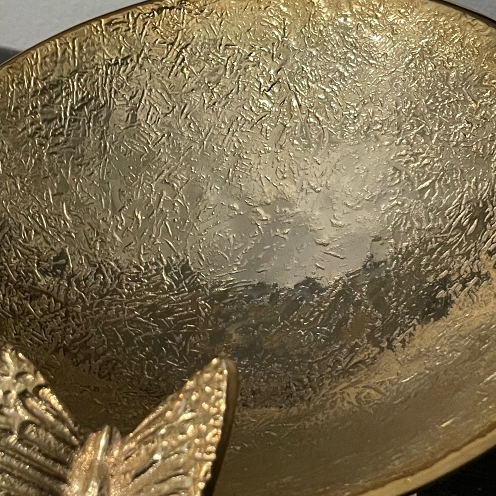 ๐HP๐ Beautiful asymmetrical metal pedestal bowl with butterfly. - Picture 4 of 10